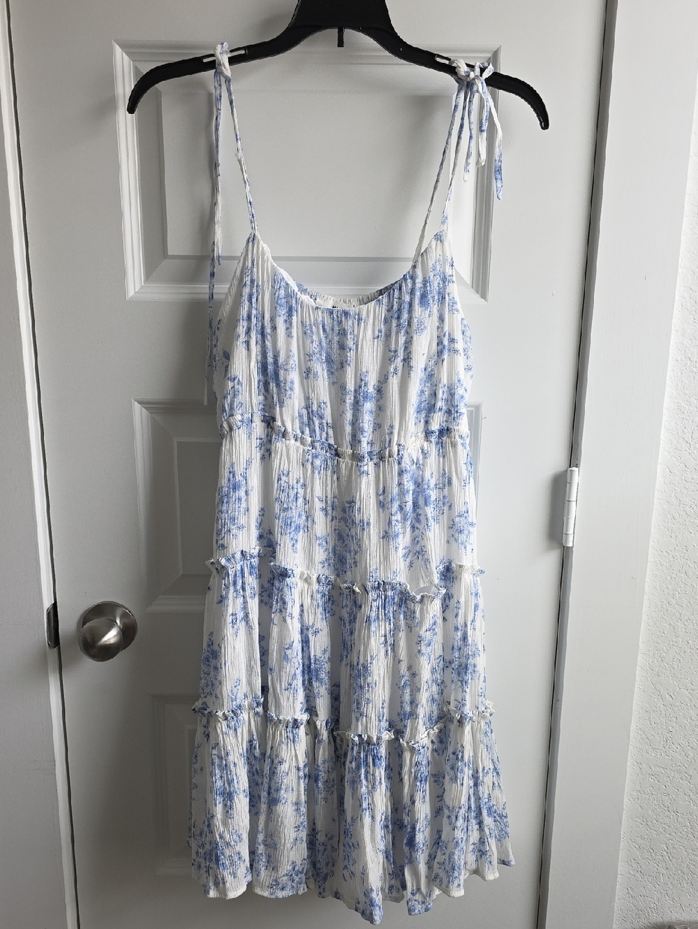 mine White and Light Blue Floral Tie-Shoulder Midi Dress Large G188